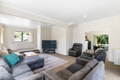 Photo of property in 33b Dalwhinnie Parade, Highland Park, Auckland, 2010