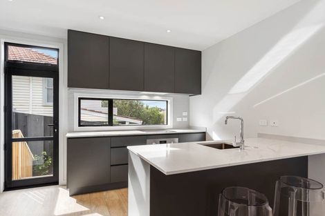 Photo of property in 3/805 Riddell Road, Saint Heliers, Auckland, 1071