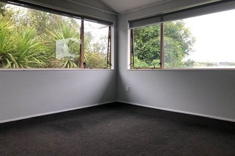 Photo of property in 2/68 Cockayne Crescent, Sunnynook, Auckland, 0620