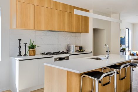 Photo of property in 18a Edgware Road, West Harbour, Auckland, 0618