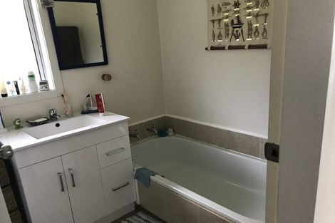 Photo of property in 30 Frobisher Street, Island Bay, Wellington, 6023