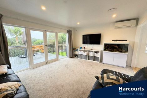 Photo of property in 20 Edgerton Road, Te Atatu Peninsula, Auckland, 0610