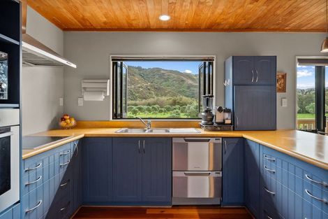 Photo of property in 1276 Coast Road, Wainuiomata Coast, Lower Hutt, 5373