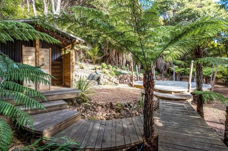 Photo of property in 50 Carsons Road, Waiheke Island, 1971