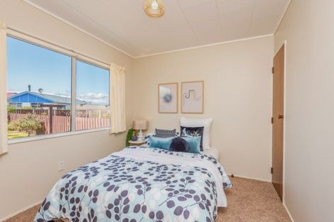 Photo of property in 40 Norfolk Crescent, Otaki Beach, Otaki, 5512