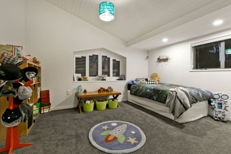 Photo of property in 6 Birchwood Grove, Greenhithe, Auckland, 0632