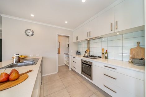 Photo of property in 29 Mt Marua Drive, Timberlea, Upper Hutt, 5018