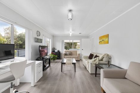 Photo of property in 2/119 Beach Haven Road, Beach Haven, Auckland, 0626