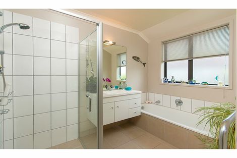 Photo of property in 10 Mccall Drive, Waiuku, 2123