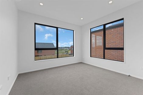 Photo of property in 14 Waimarie Drive, Karaka, 2578