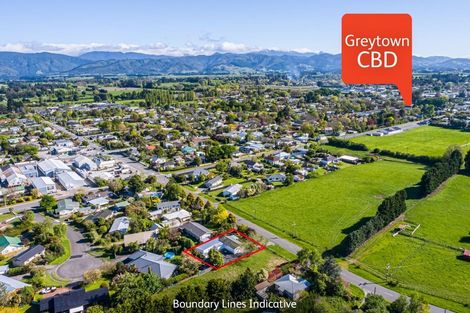 Photo of property in 16 Papawai Road, Greytown, 5712