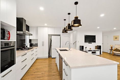 Photo of property in 11 Dida Park Drive, Kumeu, 0810