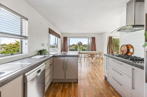 Photo of property in 80c Golf Road, New Lynn, Auckland, 0600