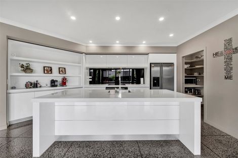 Photo of property in 15 Wentworth Lane, Waiwhakaiho, New Plymouth, 4312