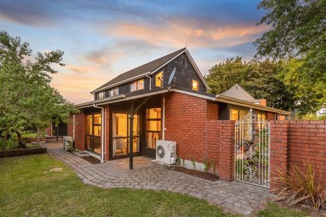 Photo of property in 270 Memorial Avenue, Burnside, Christchurch, 8053