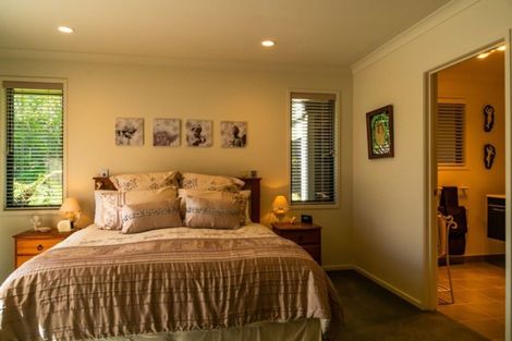 Photo of property in 15 Weka Place, Picton, 7220