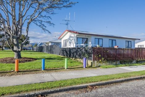 Photo of property in 15 Solway Street, Levin, 5510