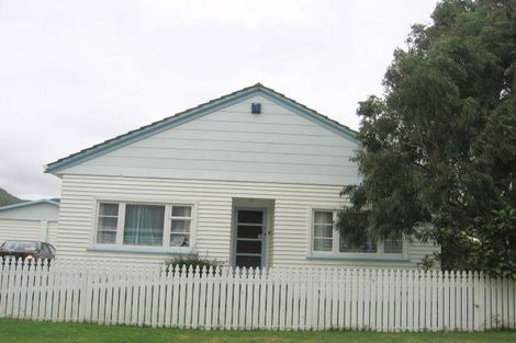 Photo of property in 3a Davies Street, Tawa, Wellington, 5028