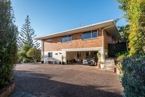Photo of property in 17 Liston Crescent, Cockle Bay, Auckland, 2014