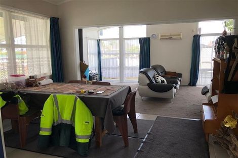 Photo of property in 16 Tironui Station Road East, Papakura, 2112