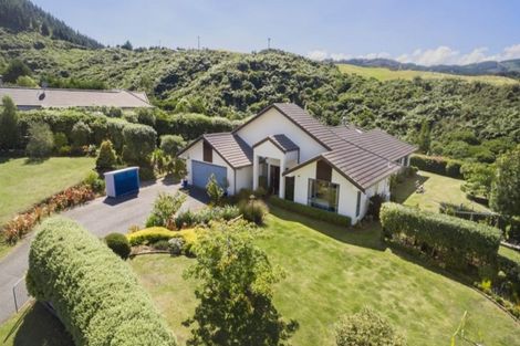 Photo of property in 14 Grace Nicholls Grove, Riverstone Terraces, Upper Hutt, 5018