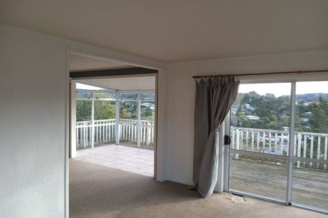 Photo of property in 32 Castle Crescent, Stokes Valley, Lower Hutt, 5019