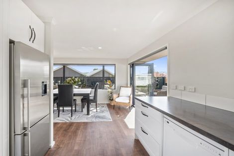 Photo of property in 14 Lakemere Way, Kinloch, Taupo, 3377