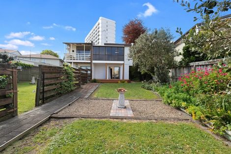 Photo of property in 2b Lake Crescent, Hamilton Lake, Hamilton, 3204