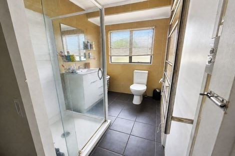 Photo of property in 42 Riverton Drive, Randwick Park, Auckland, 2105