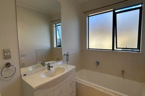Photo of property in 3 Reinheimer Place, Flat Bush, Auckland, 2016
