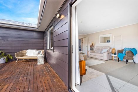 Photo of property in 22a Hammond Avenue, Hatfields Beach, Orewa, 0931