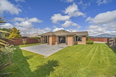 Photo of property in 22 Cleveland Heights, Kelvin Grove, Palmerston North, 4414