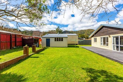 Photo of property in 3 Ipswich Grove, Wainuiomata, Lower Hutt, 5014