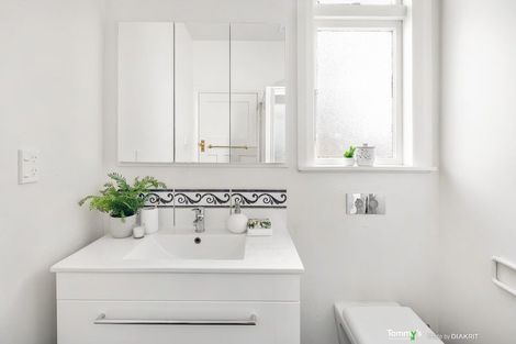 Photo of property in 74 Northland Road, Northland, Wellington, 6012