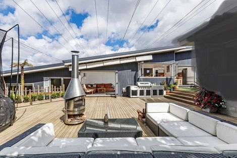 Photo of property in 70 Rising Parade, Fairview Heights, Auckland, 0632