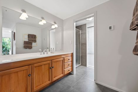 Photo of property in 21b Eastern Beach Road, Eastern Beach, Auckland, 2012