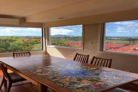 Photo of property in 10 Deuxberry Avenue, Northcote, Auckland, 0627