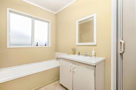 Photo of property in 2/14 Eulogy Place, Randwick Park, Auckland, 2105