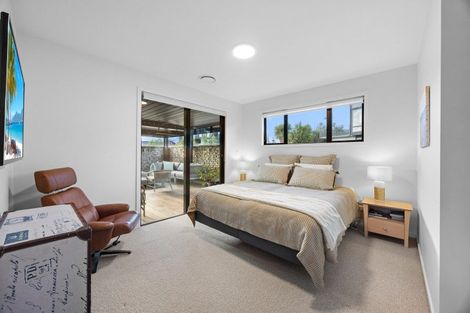 Photo of property in 5 Valley Crescent, Wanaka, 9305