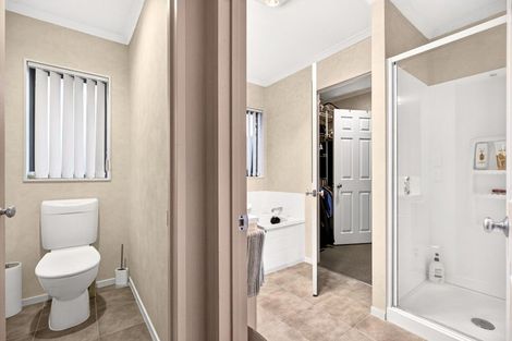 Photo of property in 72a Farquhar Road, Glendene, Auckland, 0602