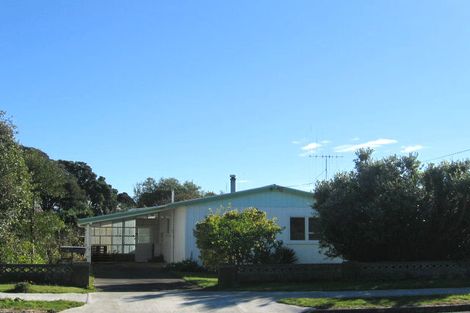 Photo of property in 13 Mahoe Street, Otaki Beach, Otaki, 5512