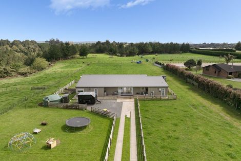 Photo of property in 2 Sarona Park Drive, Omanawa, 3171