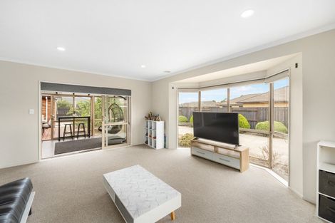 Photo of property in 11 Chestnut Close, Kelvin Grove, Palmerston North, 4414