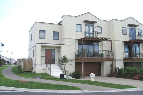 Photo of property in 34 Provence Esplanade, Te Atatu Peninsula, Auckland, 0610