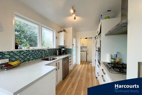Photo of property in 20 Edgerton Road, Te Atatu Peninsula, Auckland, 0610
