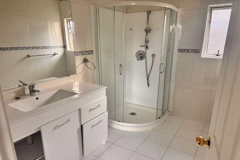 Photo of property in 5 Tesla Place, Totara Vale, Auckland, 0629