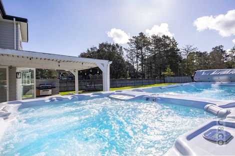 Photo of property in 11 Kahika Grove, Huapai, Kumeu, 0810