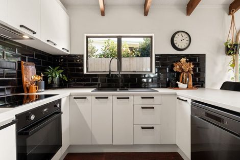 Photo of property in 1/32 Ranginui Road, Welcome Bay, Tauranga, 3112