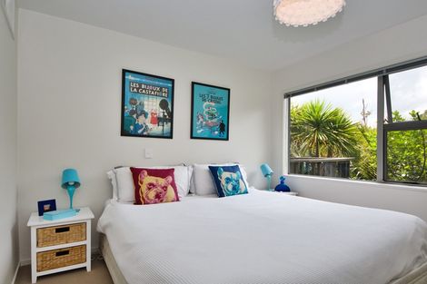 Photo of property in 21 Rayner Road, Piha, New Lynn, 0772