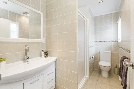 Photo of property in 1/15 Kennedy Avenue, Forrest Hill, Auckland, 0620